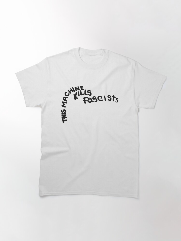 Thumbnail 3 von 7, Classic T-Shirt, Diese Maschine tötet Faschisten Guthrie Guitar designt und verkauft von DouglasFrank.