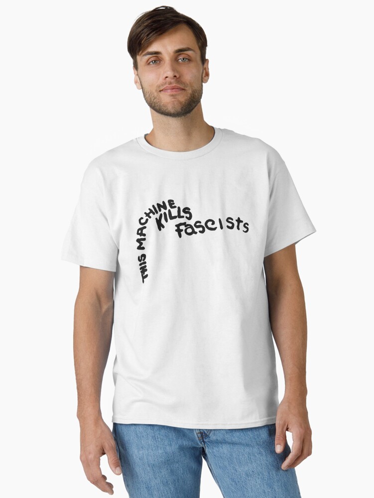 Thumbnail 1 von 7, Classic T-Shirt, Diese Maschine tötet Faschisten Guthrie Guitar designt und verkauft von DouglasFrank.