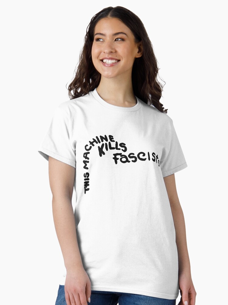 Thumbnail 2 von 7, Classic T-Shirt, Diese Maschine tötet Faschisten Guthrie Guitar designt und verkauft von DouglasFrank.