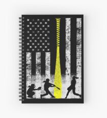 Softball-Flagge mit Softball-Spielern und gelber Fledermaus Spiralblock