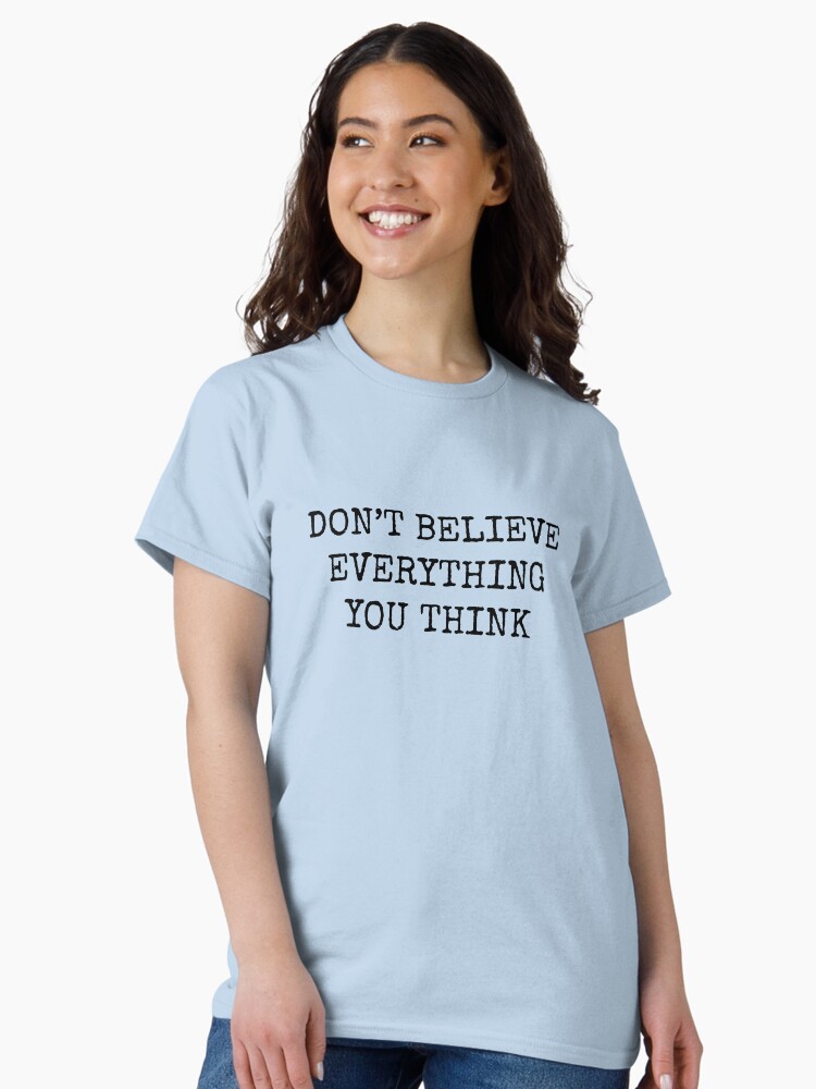 Imagen 2 de 7, Camiseta clásica con la obra No creas todo lo que piensas, diseñada y vendida por wanungara.