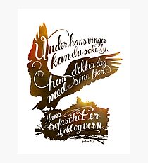 Under hans vinger Photographic Print