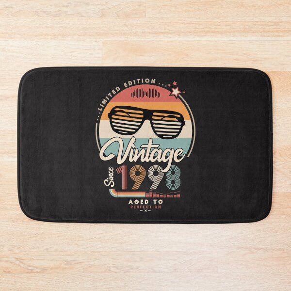 Aperçu de l'œuvre Vintage since 1998 créée et vendue par lepetitcalamar.