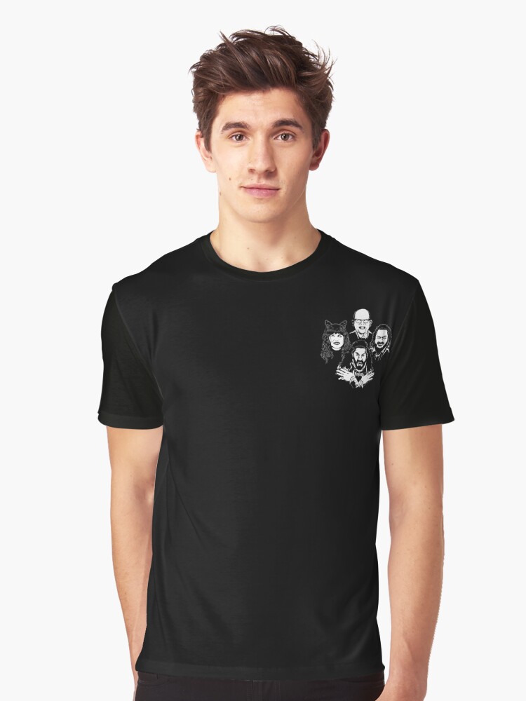 Aperçu 1 sur 5. T-shirt graphique avec l'œuvre Les vampires d'Halloween : ce que nous faisons dans l'ombre créée et vendue par designfaiqa.
