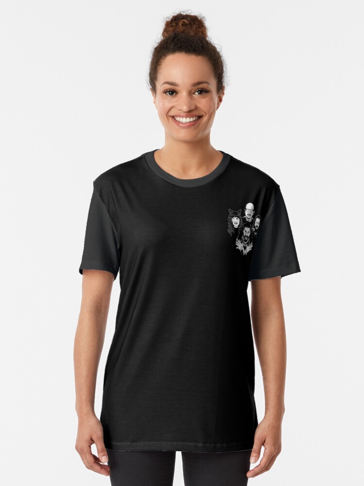 Aperçu 2 sur 5. T-shirt graphique avec l'œuvre Les vampires d'Halloween : ce que nous faisons dans l'ombre créée et vendue par designfaiqa.