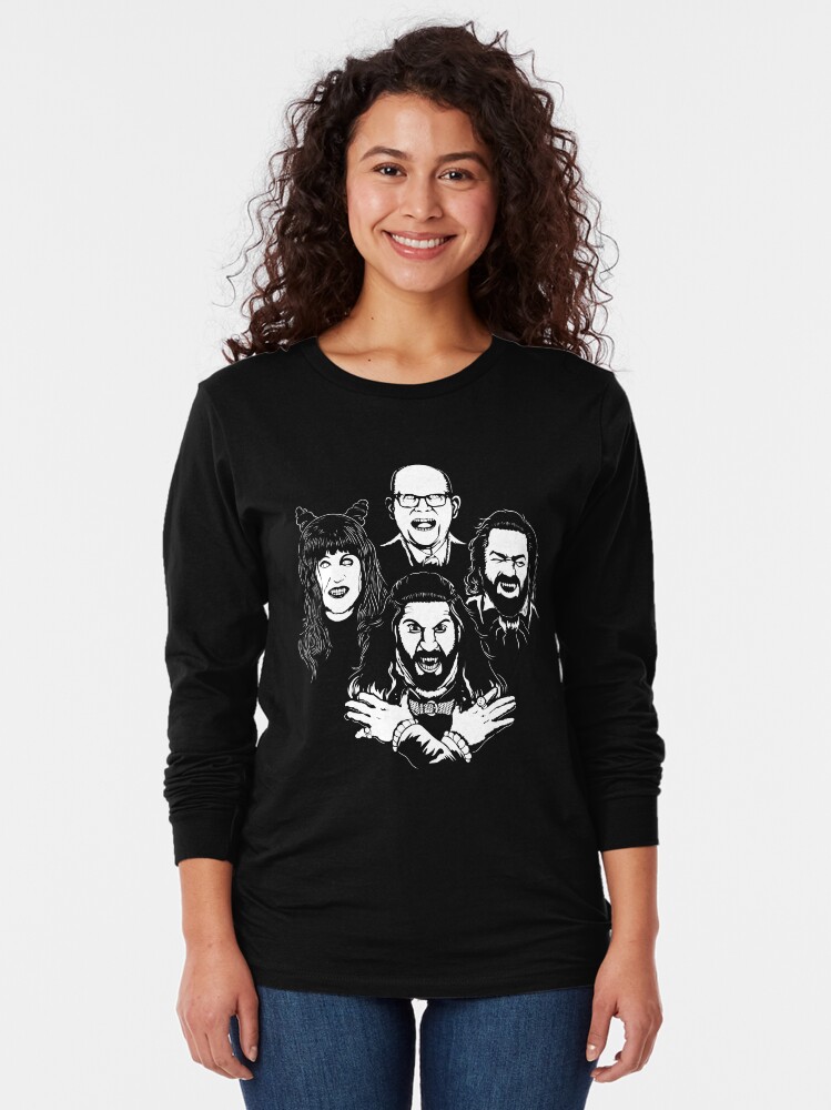 Aperçu 2 sur 5. T-shirt manches longues avec l'œuvre Les vampires d'Halloween : ce que nous faisons dans l'ombre créée et vendue par designfaiqa.