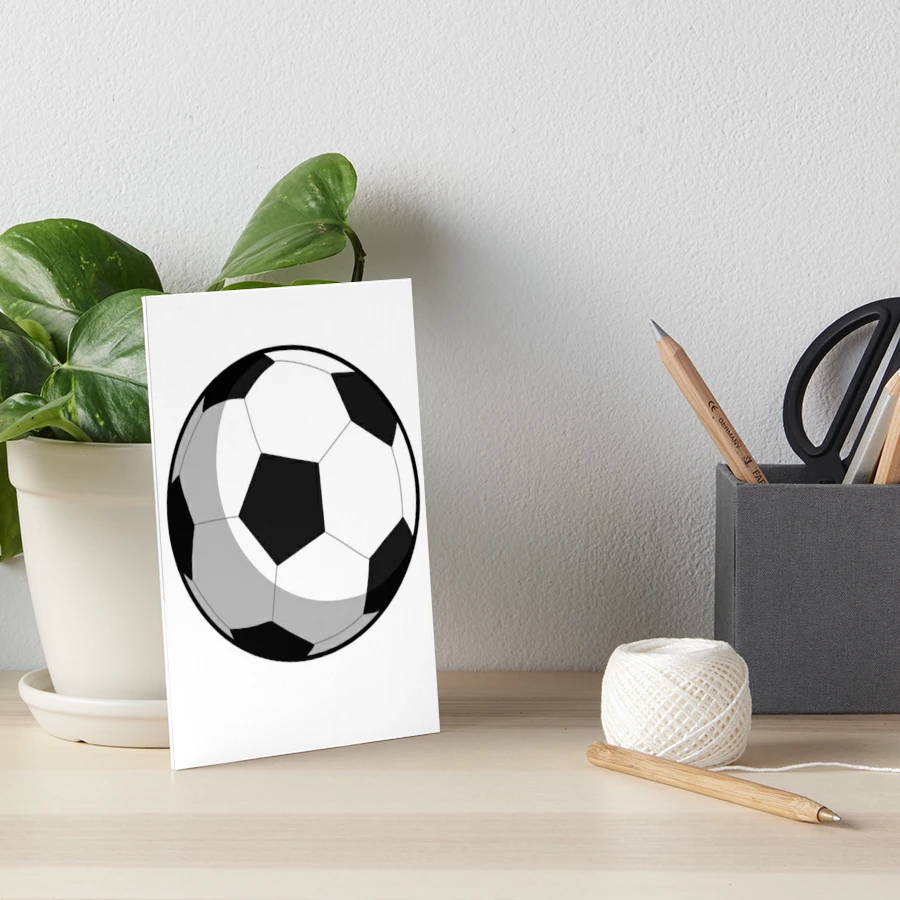 Impression rigide for Sale avec l'œuvre « Ballon de football de dessin  animé classique noir et blanc » de l'artiste Peachyspics