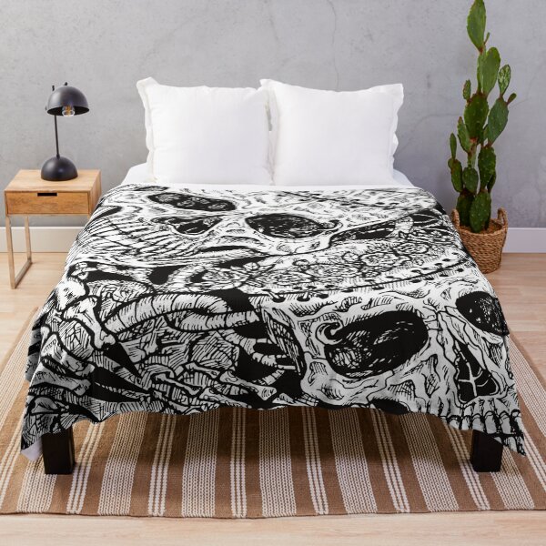 Artikelvorschau, Gravierte Totenkopf-Illustration entworfen und verkauft von PotluckPrints.