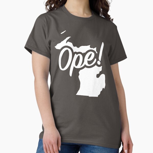 Vista previa del artículo con la obra «¡Aire libre! Frase divertida del estado del medio oeste de Michigan (blanco) diciendo», diseñado y vendido por MarkFiveDesign.