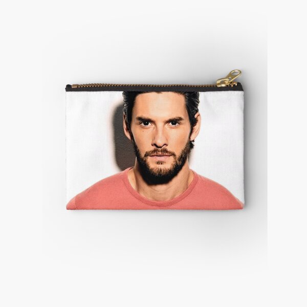 Artikelvorschau, Ben Barnes, rosa Pullover-Look entworfen und verkauft von SheryRKO.
