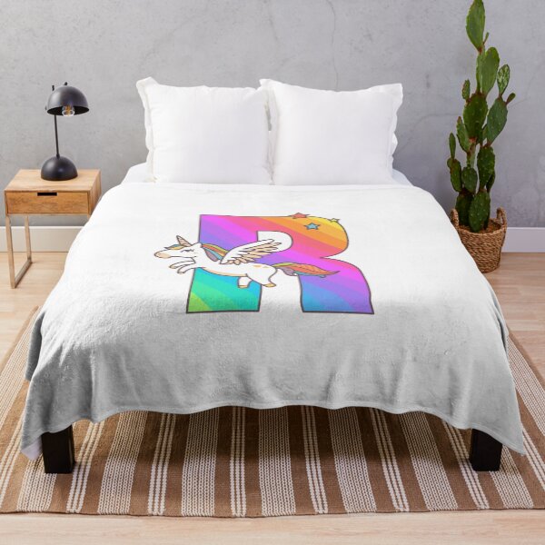 Aperçu de l'œuvre Cadeau d'anniversaire mignon initial de lettre de monogramme de licorne créée et vendue par Delightfully Cynical.