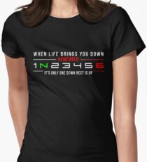1N23456 Tailliertes T-Shirt für Frauen