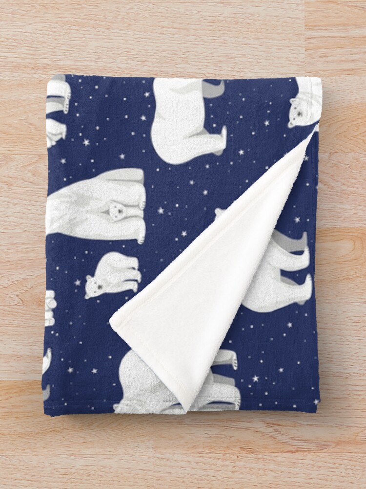 Imagen 3 de 6, Manta con la obra Osos polares de invierno y estrellas en azul marino, diseñada y vendida por BexMorleyArt.