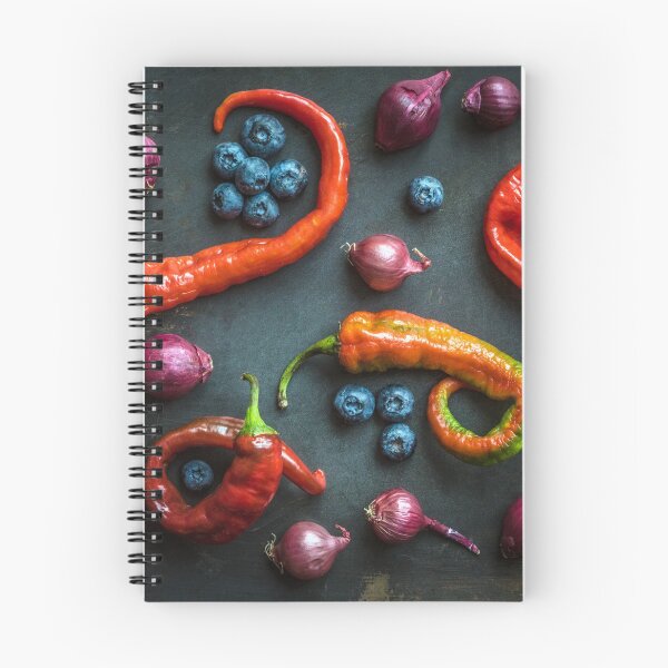 Aperçu de l'œuvre Poivrons, bleuets et petits oignons rouges n ° 32 créée et vendue par alan shapiro.