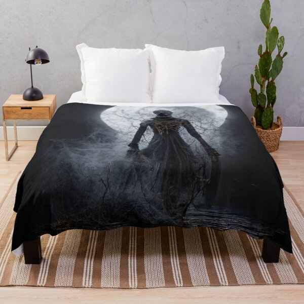 Artikelvorschau, Scary Ghost Halloween Night Vollmond entworfen und verkauft von Tekumart.