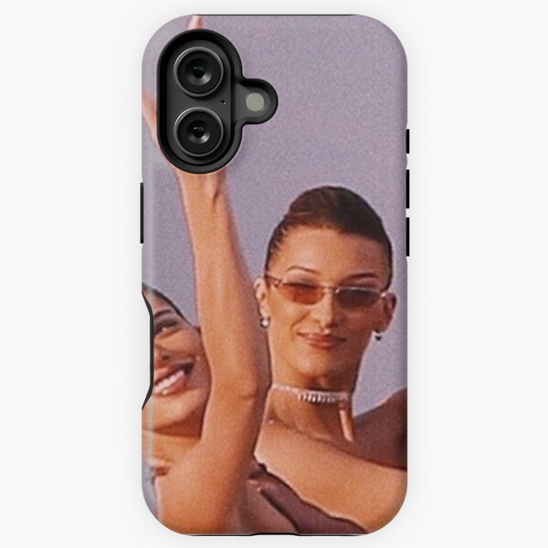 Aperçu de l'œuvre Kendall Jenner et Bella Hadid créée et vendue par yolandabowman.
