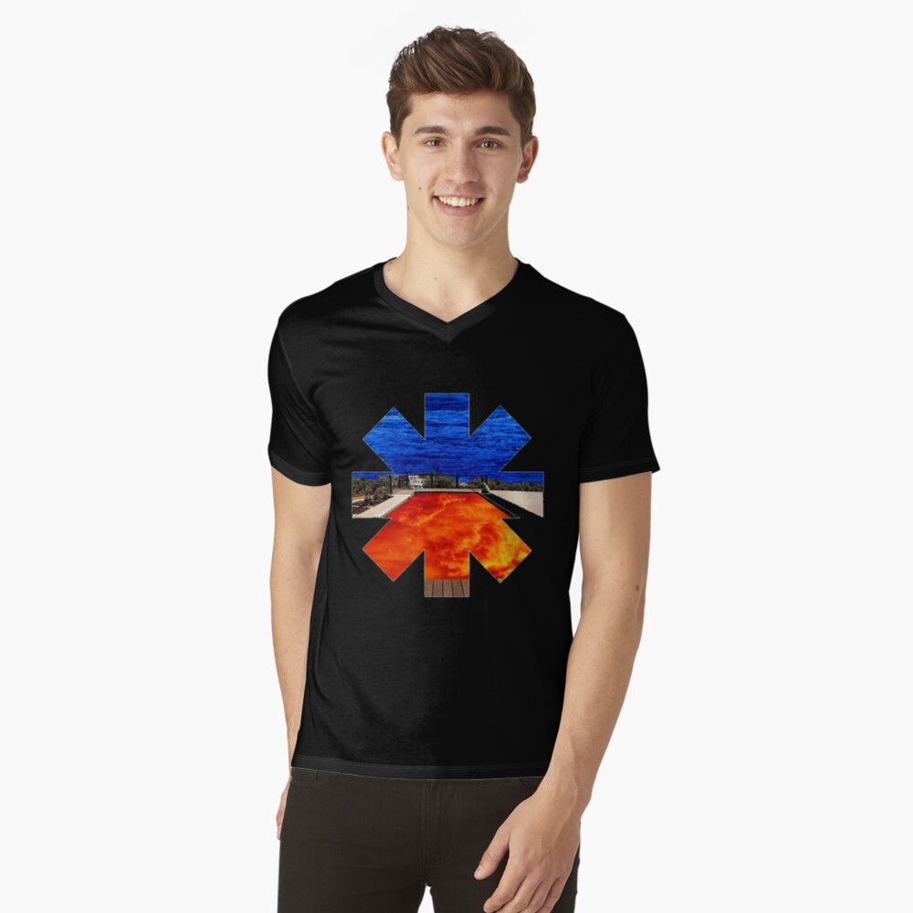 Vista previa del artículo con la obra «Camiseta de cuello en V», diseñado y vendido por CarolyMoore.