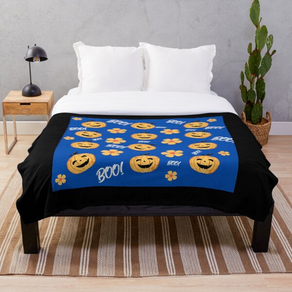 Aperçu de l'œuvre Motif citrouille d'Halloween bleu foncé et fleur Boo créée et vendue par ArtOrg.