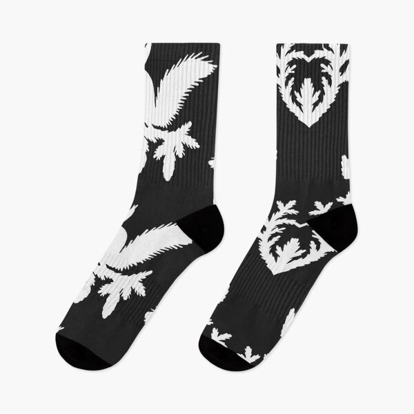 Artikelvorschau, Märchenhaftes Germany Eichhörnchen Wald Tannenzapfen Scherenschnitt Silhouette weiß entworfen und verkauft von G-M-Designs.