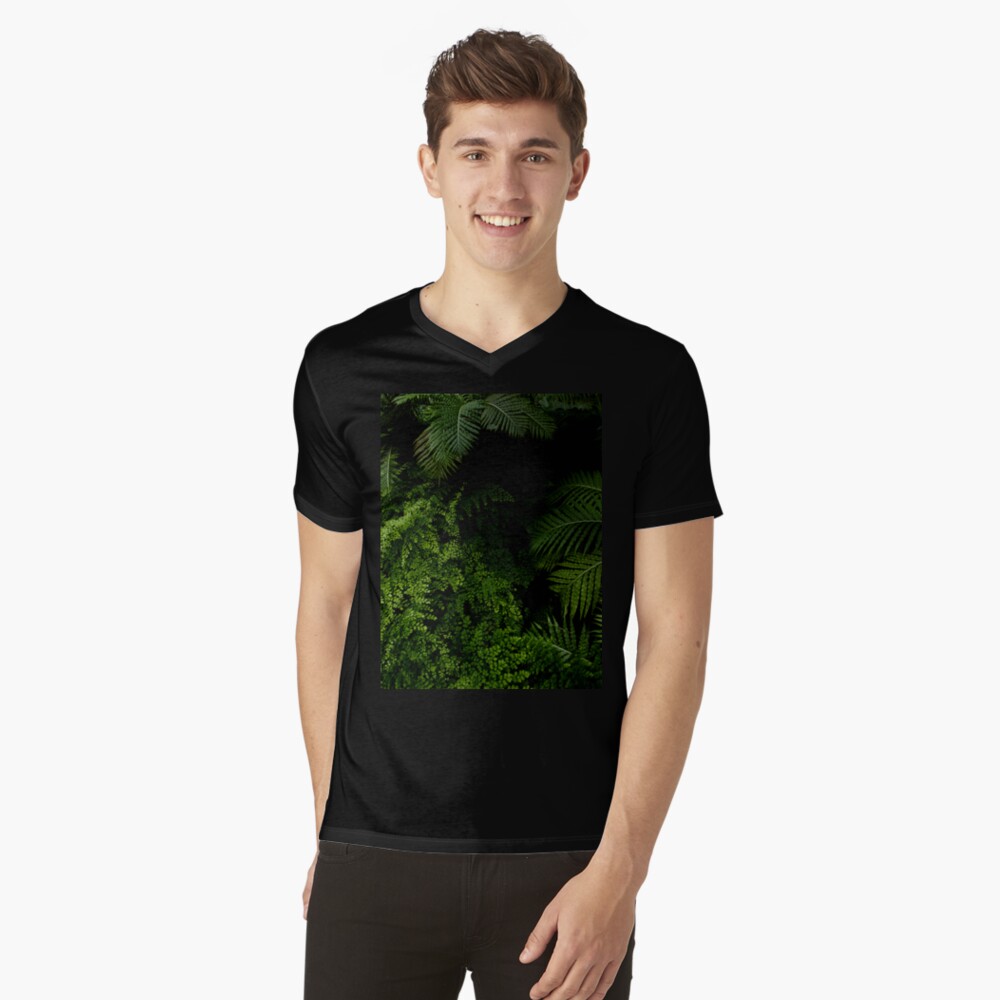 Vista previa del artículo con la obra «Camiseta de cuello en V», diseñado y vendido por VanGalt.
