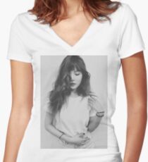 Hyuna Women's Fitted V-Neck T-Shirt
