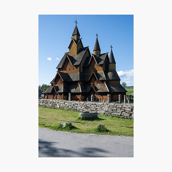 Lámina fotográfica «Cementerio medieval e iglesia de madera de Heddal