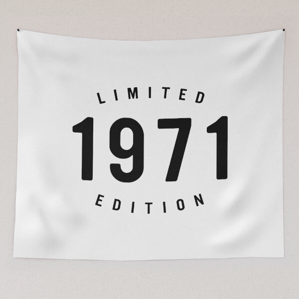 Artikelvorschau, Limited 1971 Edition - Black Text entworfen und verkauft von bestluck90.