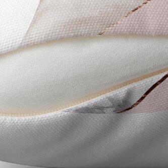 Aperçu 2 sur 3. Coussin avec l'œuvre Marbre d'or rose mélangé épissé créée et vendue par marbleco.