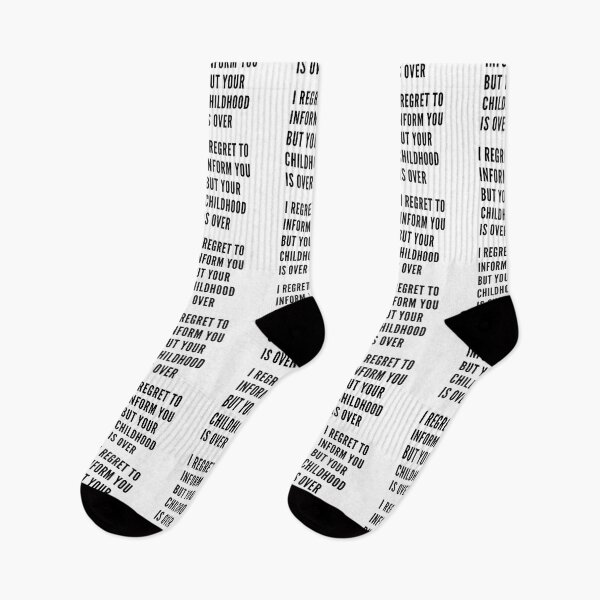 Artikelvorschau, Es tut mir leid, Ihnen das mitteilen zu müssen, aber Ihre Kindheit ist vorbei. Lustiger Spruch zum Erwachsenwerden, der älter wird. entworfen und verkauft von That Cheeky Tee.