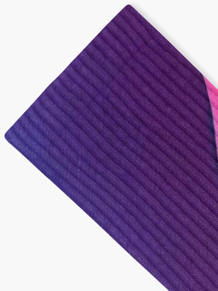 Aperçu 2 sur 5. Chaussettes avec l'œuvre Vibrant Life créée et vendue par ThinkFun! Design.