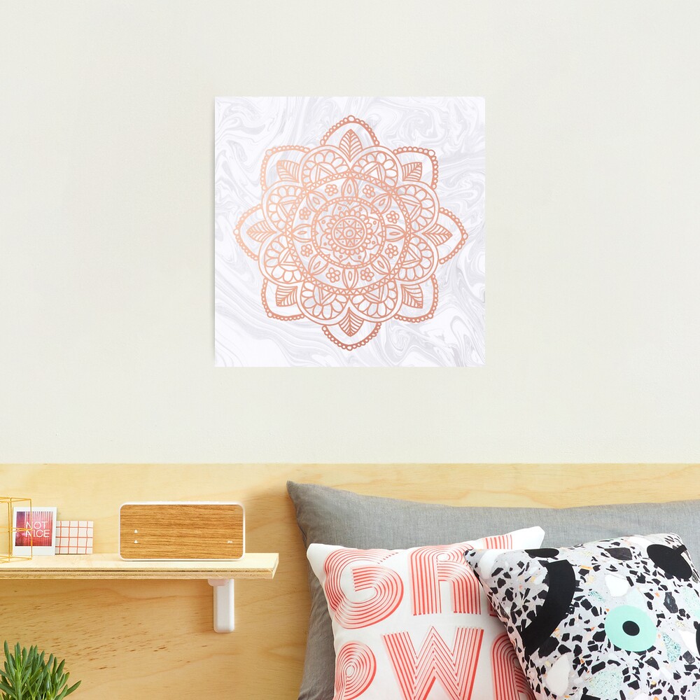 Impression photo « Mandala en or rose sur marbre blanc»