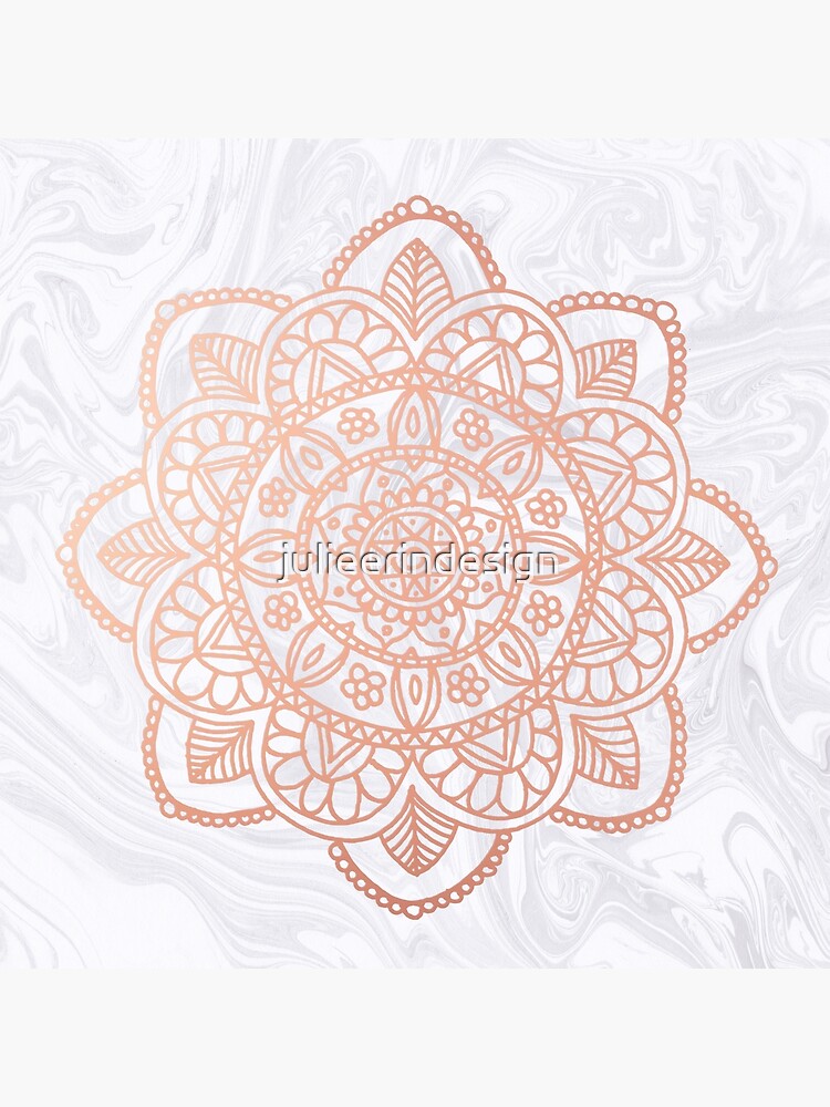 « Mandala en or rose sur marbre blanc » par julieerindesign