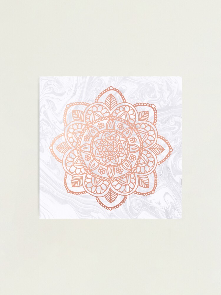 Impression photo ''Mandala en or rose sur marbre blanc' : autre vue
