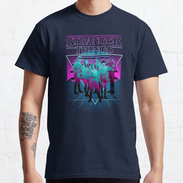 Vista previa del artículo con la obra «Stranger Things Group Shot Triángulo de neón», diseñado y vendido por FifthSun.