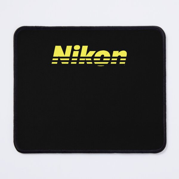 Aperçu de l'œuvre Logo Nikon jaune créée et vendue par RachelPerzynski.