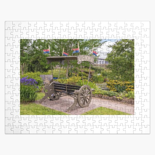 Artikel-Vorschau von Roayl-Artillerie-Garten, designt und verkauft von Mike Cave.