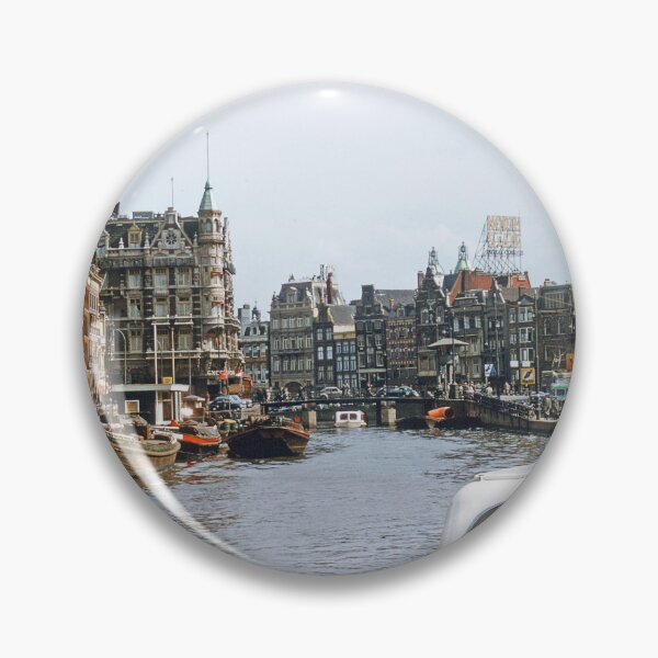 Artikelvorschau, 1950er - Brücke über den Kanal am Oude Turfmarkt und Rokin, Hotel De L'Europe on the Horizon, Amsterdam, Niederlande entworfen und verkauft von thatwaslife.