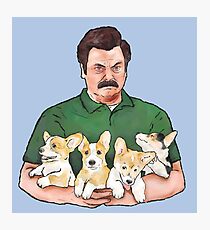 Ron Swanson Holding Corgi Welpen Fotodruck