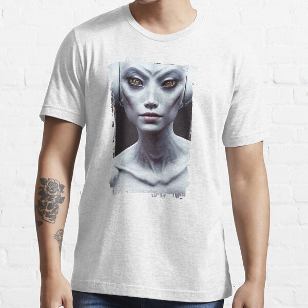 Space Babe - Alien Essential T-Shirt