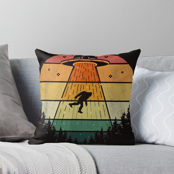 Aperçu de l'œuvre Rétro Vintage Bigfoot UFO Abduction Funny Sasquatch Extraterrestres créée et vendue par Ella38.