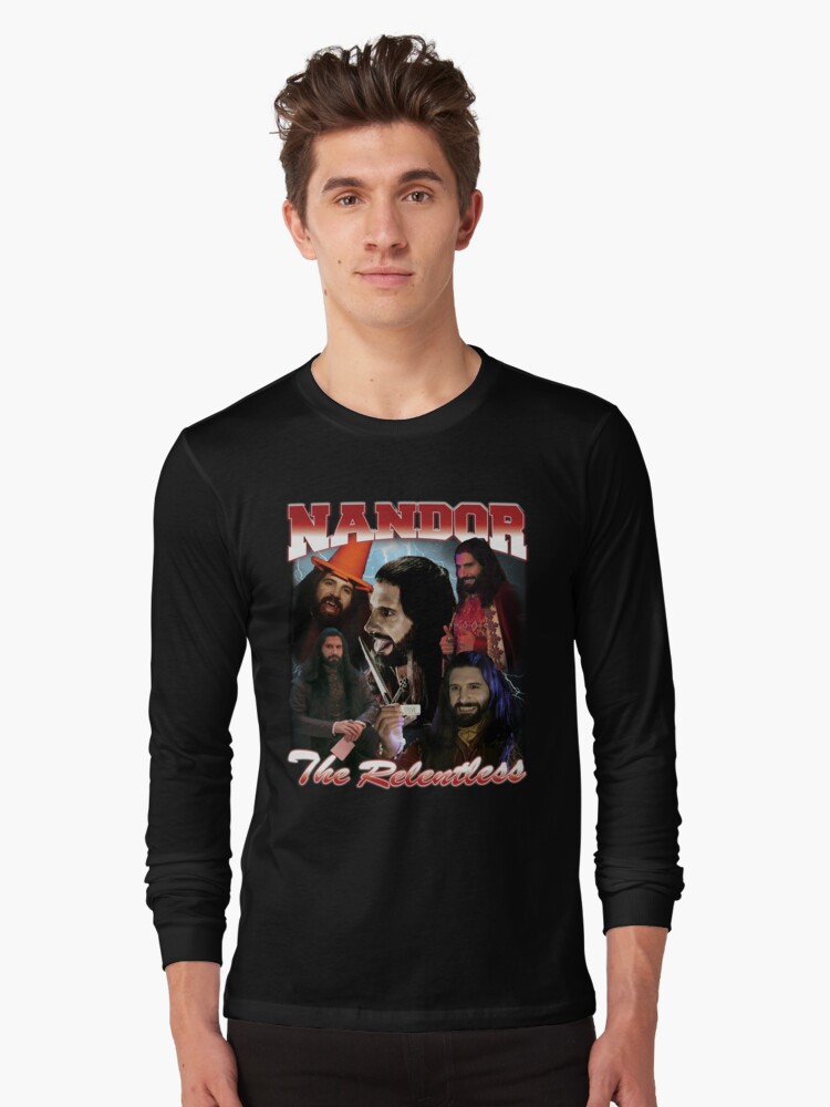 Aperçu 1 sur 5. T-shirt manches longues avec l'œuvre Nandor le design implacable des années 90 créée et vendue par muschimuschi.