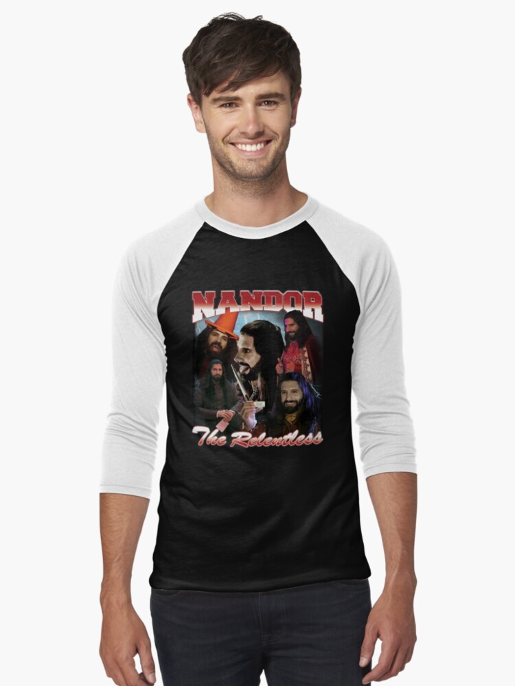 Aperçu 1 sur 3. T-shirt baseball manches ¾ avec l'œuvre Nandor le design implacable des années 90 créée et vendue par muschimuschi.
