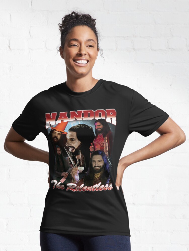 Aperçu 6 sur 7. T-shirt respirant avec l'œuvre Nandor le design implacable des années 90 créée et vendue par muschimuschi.