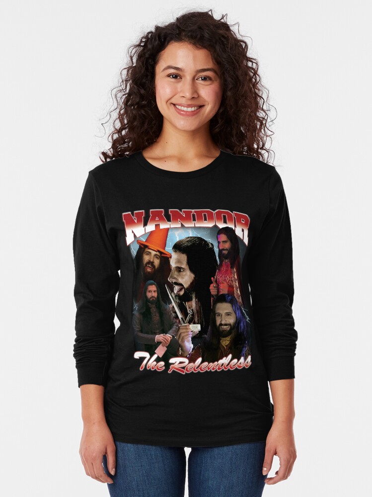 Aperçu 2 sur 5. T-shirt manches longues avec l'œuvre Nandor le design implacable des années 90 créée et vendue par muschimuschi.