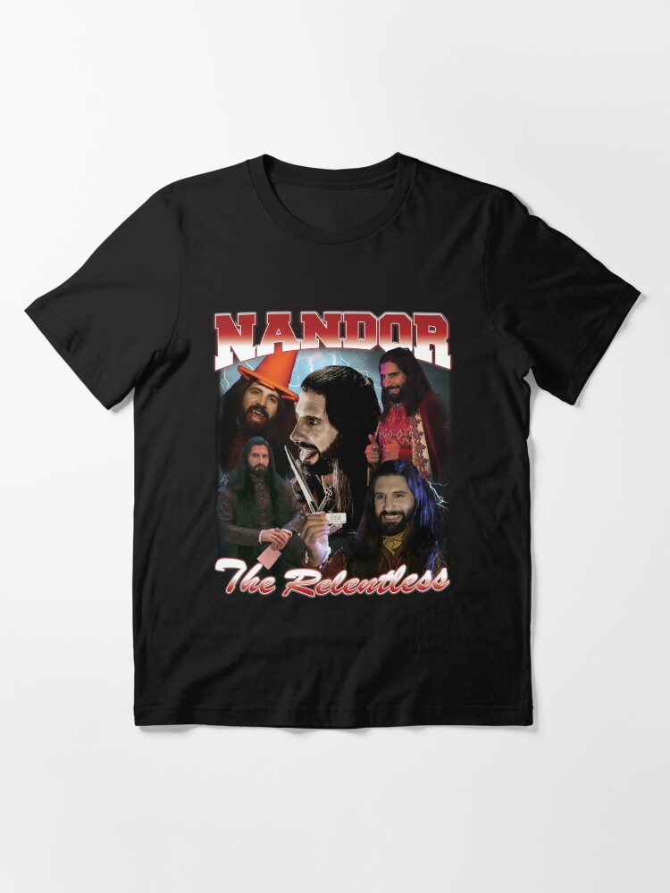 Aperçu 3 sur 7. T-shirt essentiel avec l'œuvre Nandor le design implacable des années 90 créée et vendue par muschimuschi.