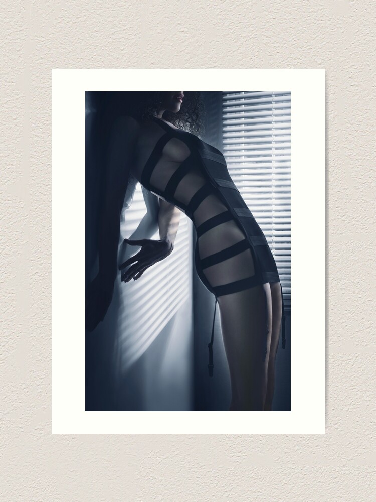 Deber Inmunidad Mula Lámina artística «Foto de moda sexy atrevida de una mujer en ropa interior  de rayas en la luz de la ventana tenue imprimir» de AwenArtPrints |  Redbubble