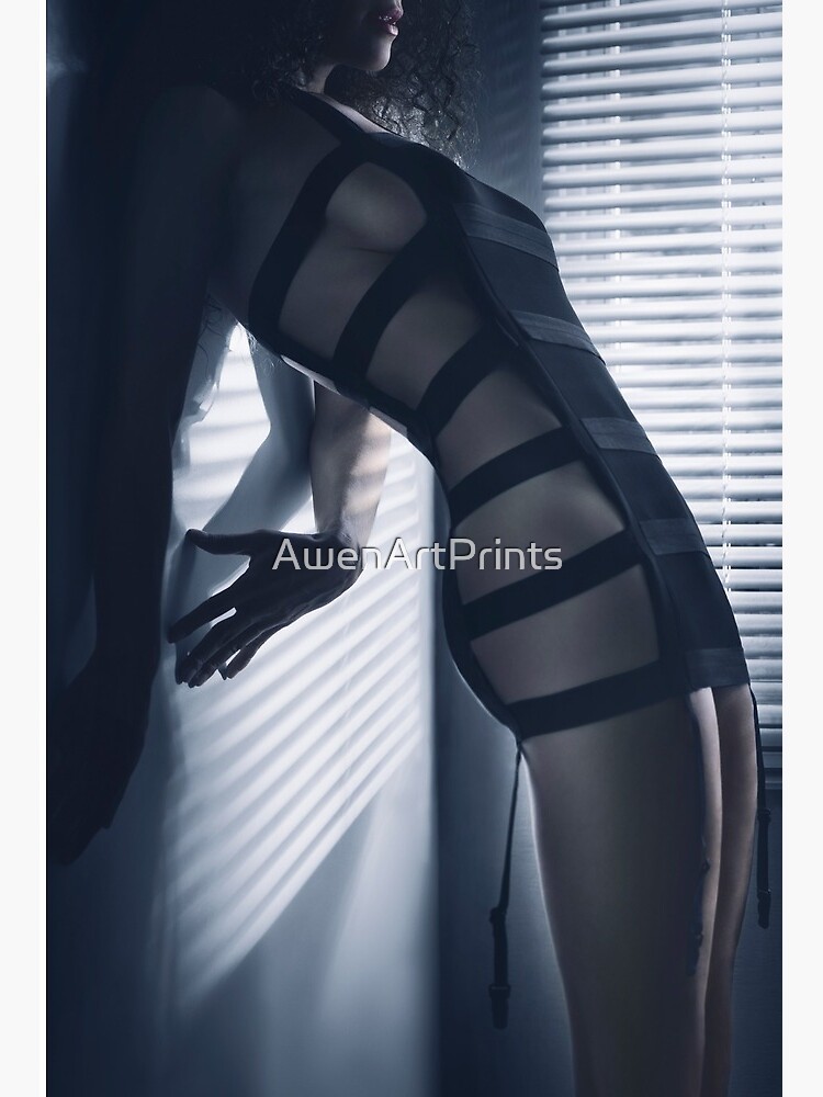 Lámina rígida «Foto de moda sexy atrevida de mujer ropa interior de rayas en la luz de la ventana tenue de AwenArtPrints | Redbubble