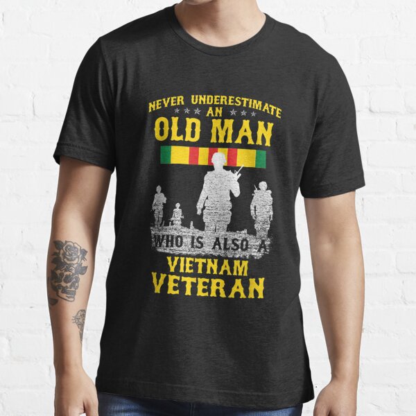 Never Underestimate An Old Man Who Listen To Pink Floyd T-shirt