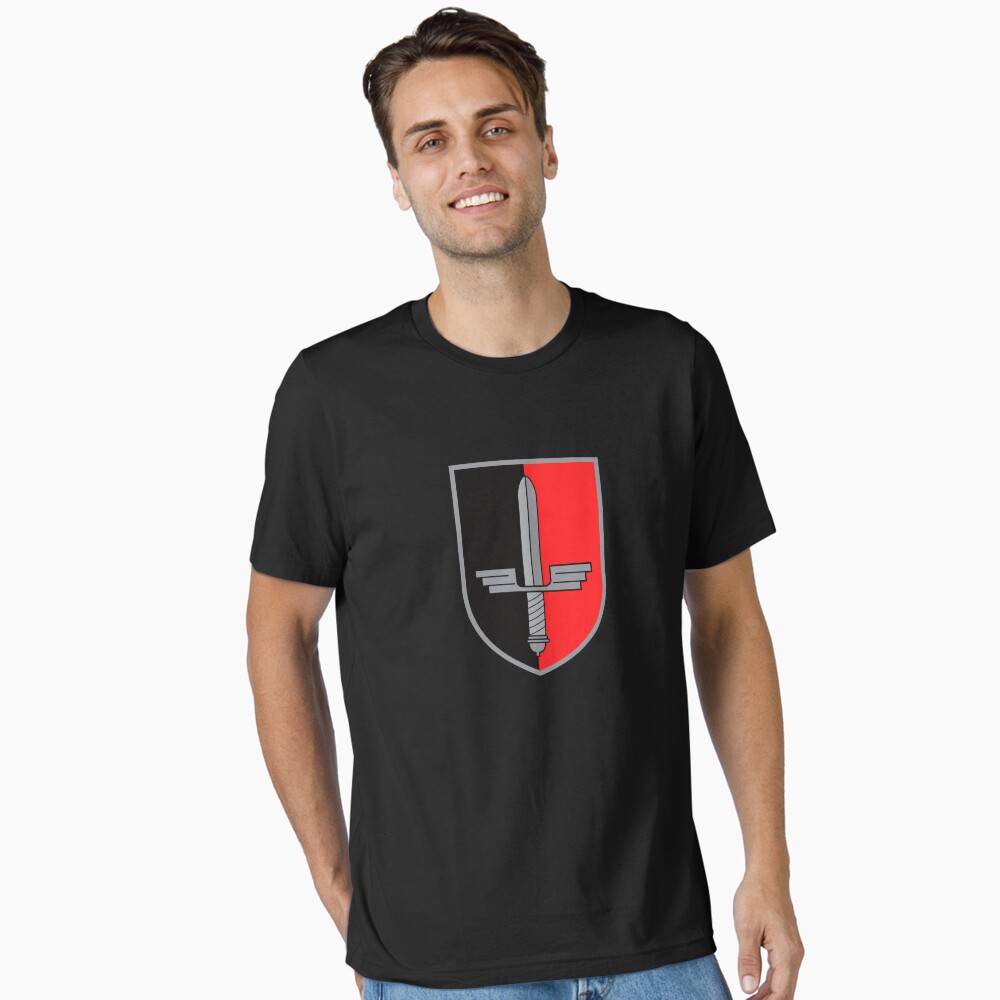 Vista previa del artículo con la obra «Camiseta esencial», diseñado y vendido por pzd501.