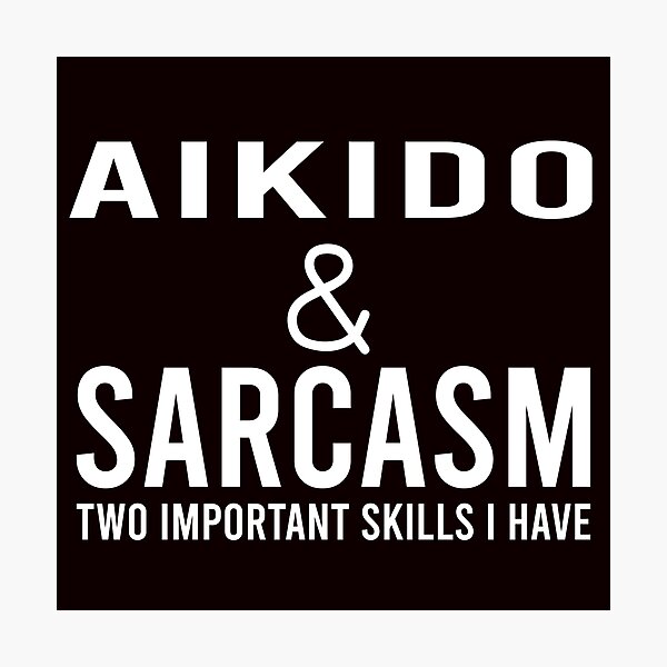 Artikel-Vorschau von Aikido und Sarkasmus, lustiges Aikido, Kampfkunst-Sprichwort, designt und verkauft von Aerial Addicts.